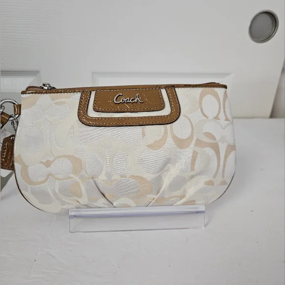 Coach NWT Soho Optic Wristlet - Picture 1 of 8